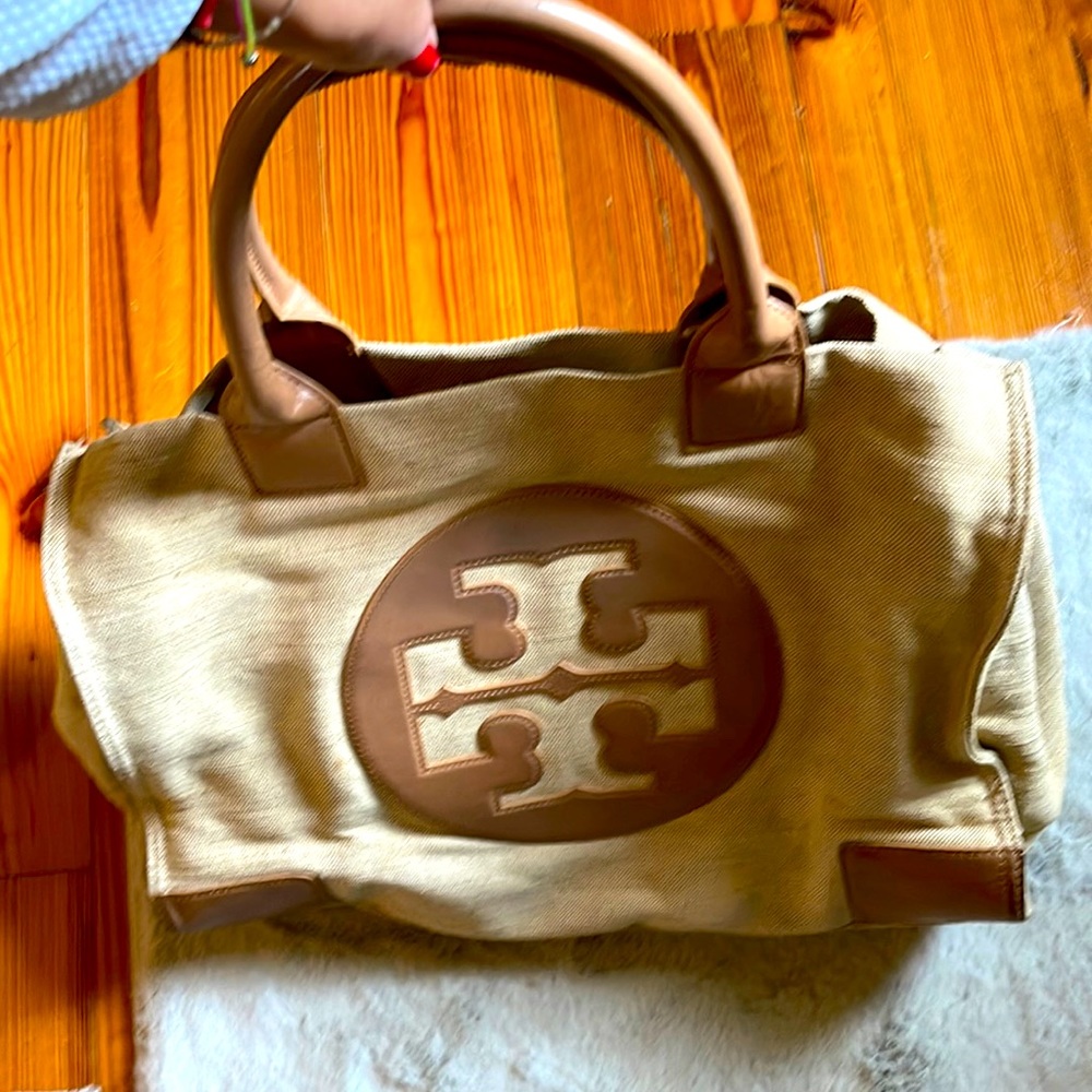 Canvas Neutral color Tory Burch 🥰🥰